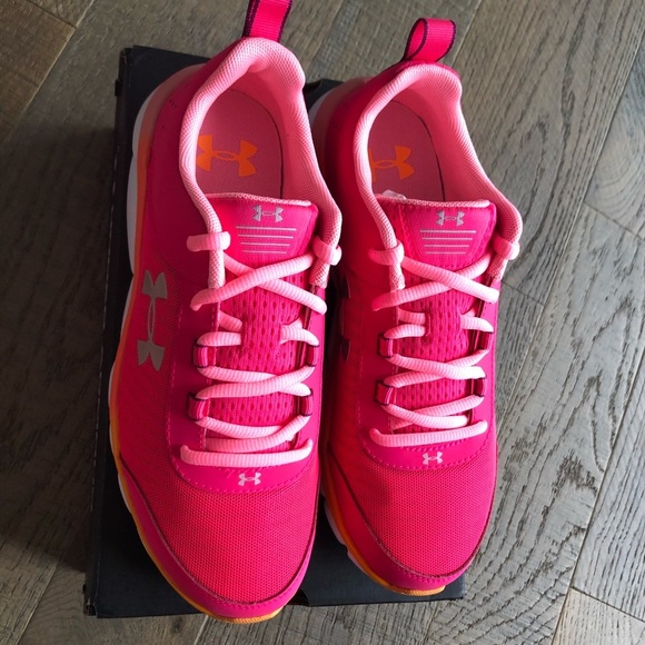 Under Armour Girls Shoes - Picture 2 of 5